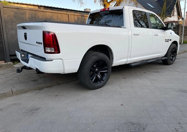 Dodge RAM cena 125000 przebieg: 145000, rok produkcji 2016 z Skarżysko-Kamienna małe 137